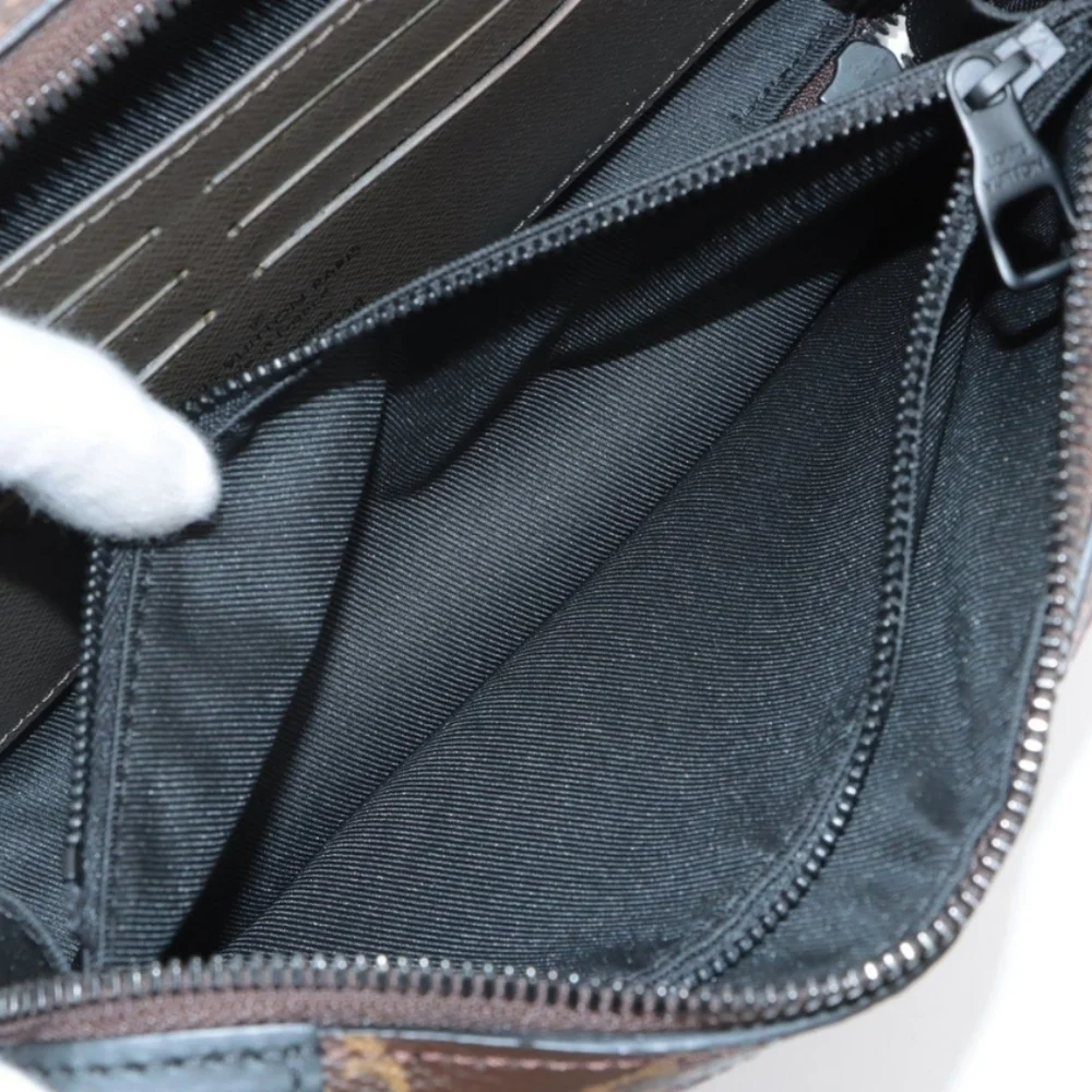 Authentic Louis Vuitton Monogram Taiga Soft Trunk Wallet - Picture 10 of 11